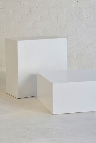 001 White cubes in different sizes